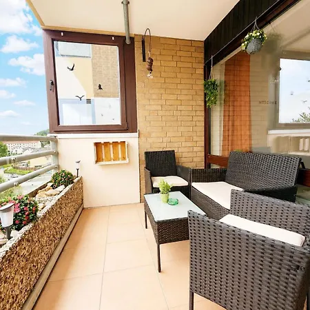Grosses Mit Balkon In Zentraler Lage Lägenhet *